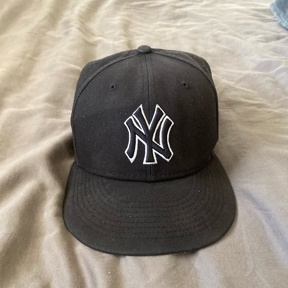 Black Yankees Fitted Hat